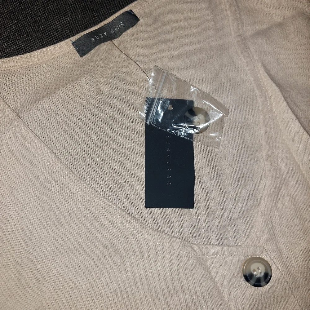 Suzy Shier Beige Button-Front Midi Dress - Picture 4 of 6